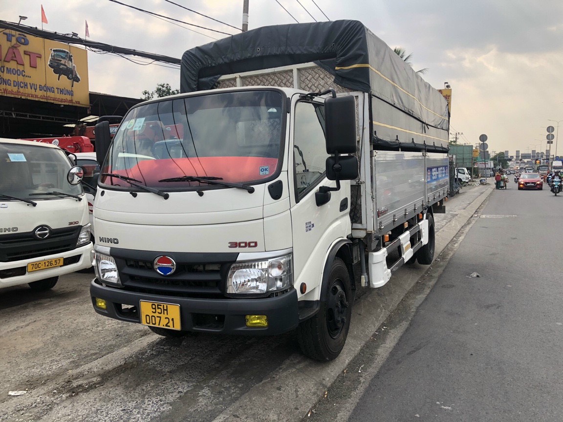 Xe Tải Hino Dutro XZU352L 3.49 Tấn Thùng Dài 5m7 - Đời 2021 | Hino ...